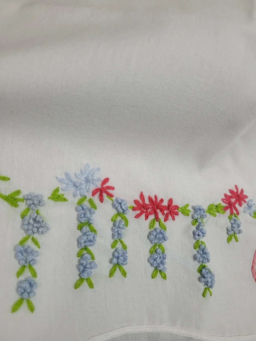 Vintage Embroidered Cottagecore Grannycore Pillowcases Set Of 2